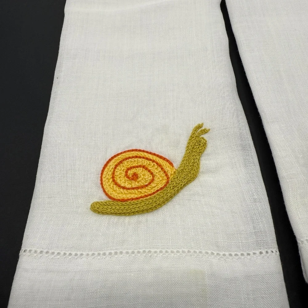 Vintage, 2 Unused White Madeira Linen Embroidered Snails Finger Tip Guest Towels